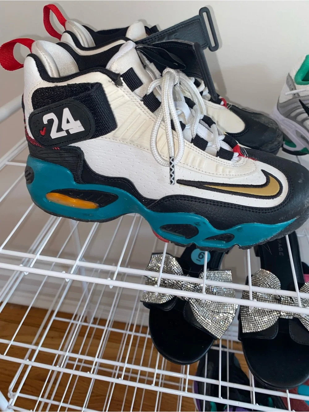 Nike ken Griffey White & Teal Basketball Shoes with Gold Accent size 4y